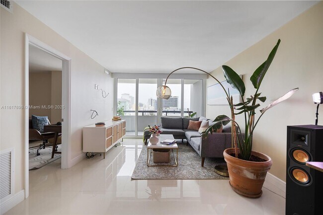 Building Photo - 3200 Collins Ave