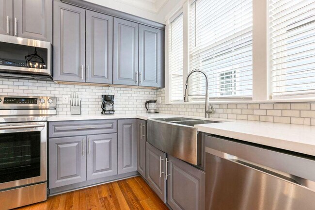 Building Photo - 1216 Carondelet St