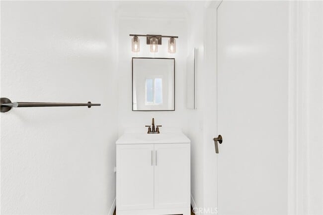 Building Photo - 2 Bedroom Townhome in San Marcos