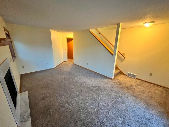 Building Photo - 5624 Gables Dr