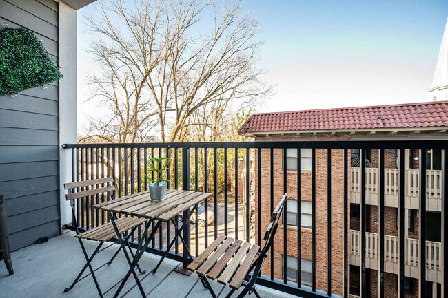 Building Photo - 542 Boulevard NE