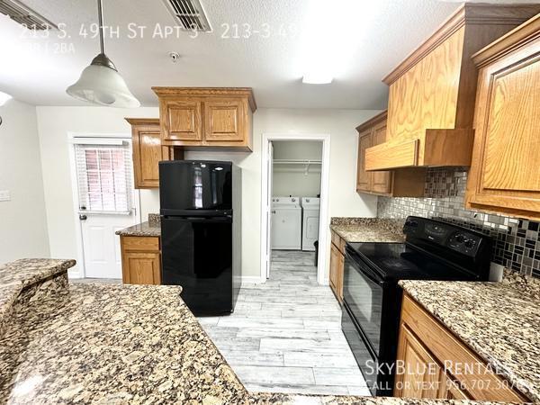 Building Photo - 213 S 49th St