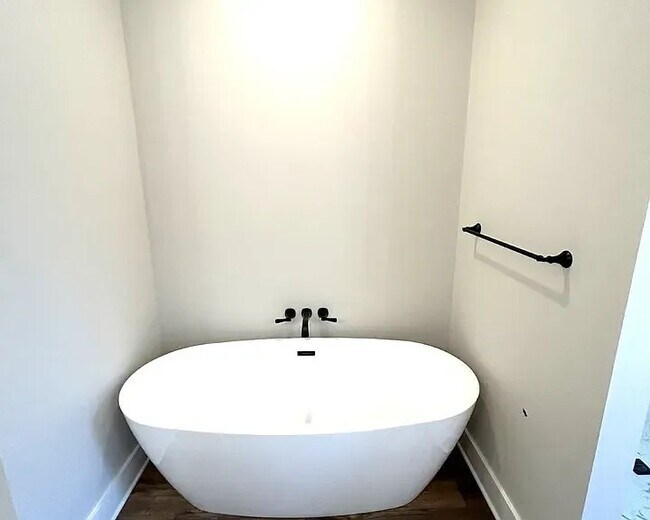 Building Photo - 300 N Rayleigh Dr