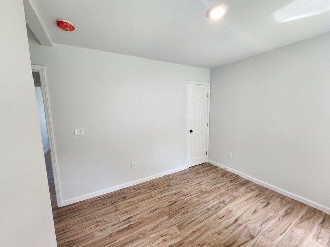 Building Photo - 109 2nd St