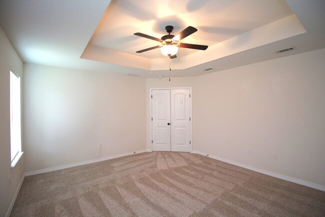 Building Photo - Coming March 16th — Upgraded 3-Bed, 2-Bath Pace Home in The Woodlands with Open Floor Plan, Bonus...