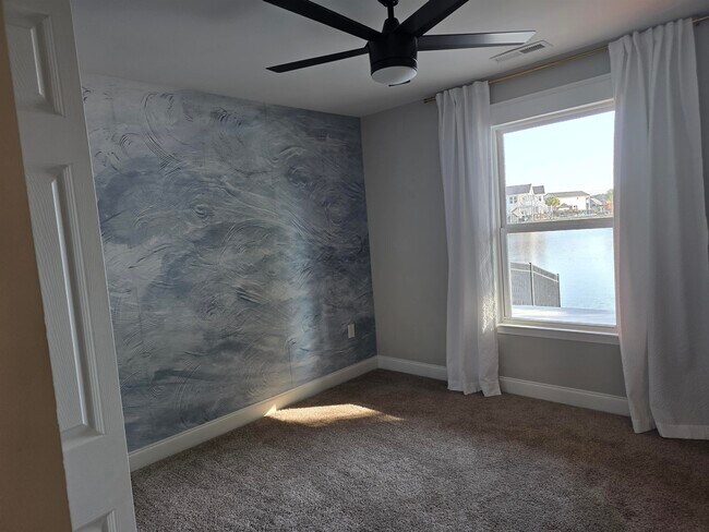 Building Photo - 1048 Meadowoods Dr