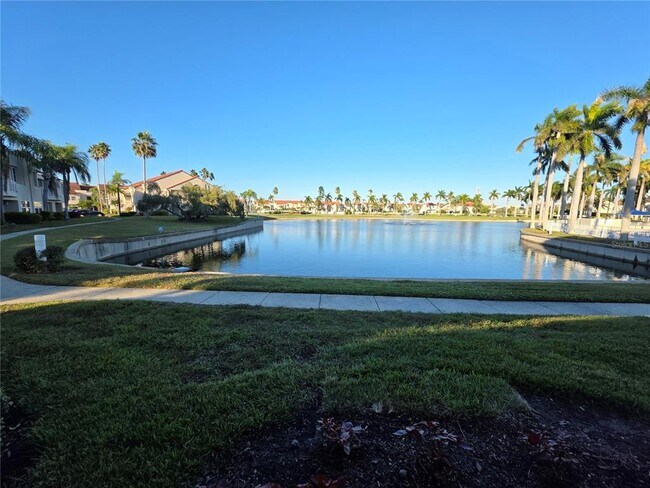 Building Photo - 6100 Bahia Del Mar Cir N