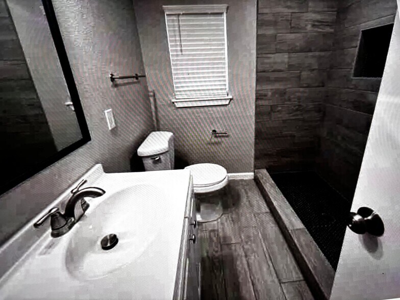 Building Photo - 4601 Harwen Terrace