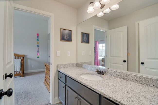 Building Photo - Available NOW MUST  see in McCoy's Creek