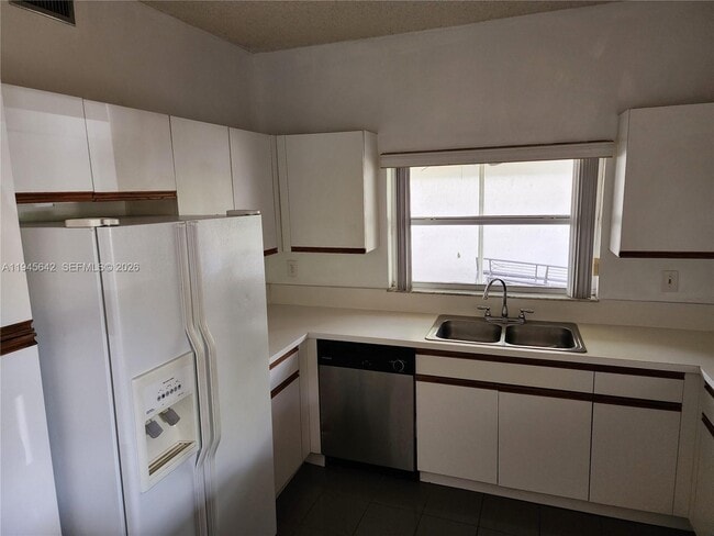 Building Photo - 9863 SW 117th Pl