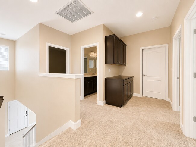 Building Photo - 10680 Washington Park Dr