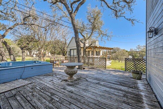 Building Photo - 13003 S Madrone Trail
