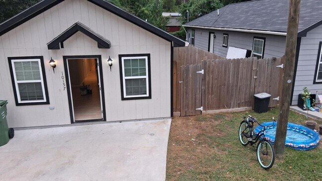 Building Photo - 10157 Barberry St