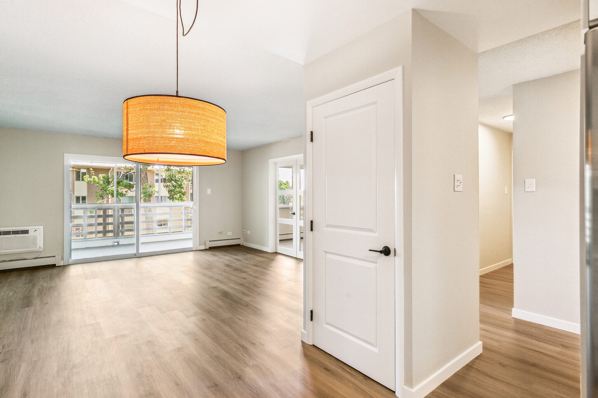 Building Photo - 725 S Alton Way