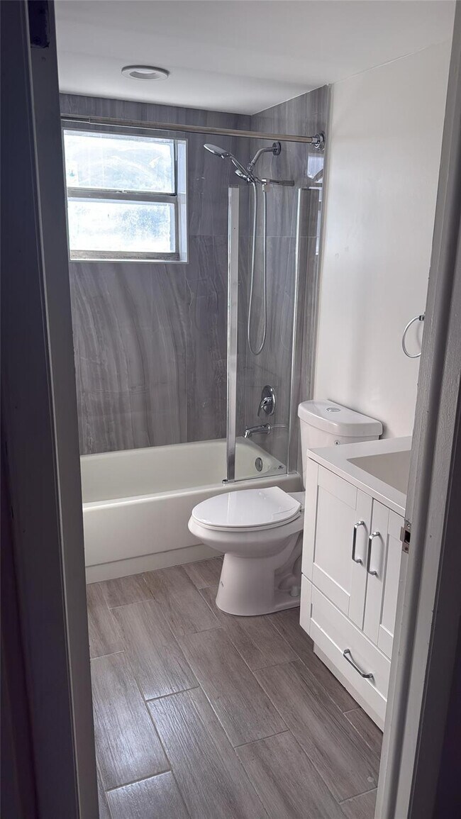 Building Photo - 403 Saxony Way