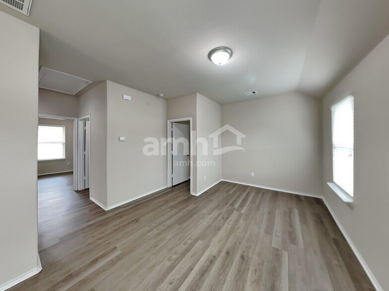 Building Photo - 7335 Winter Song Dr