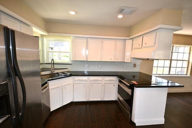 Building Photo - 11211 Ash Creek Dr