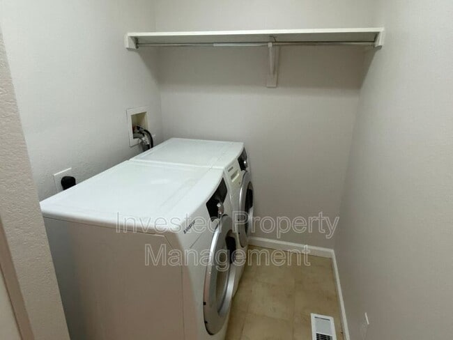 Building Photo - 2970 S Elati St