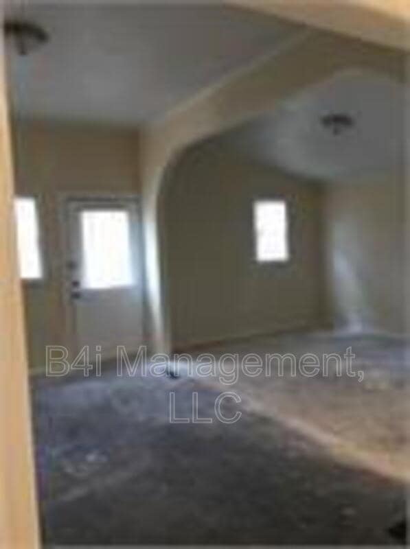 Building Photo - 3160 McKenzie Rd