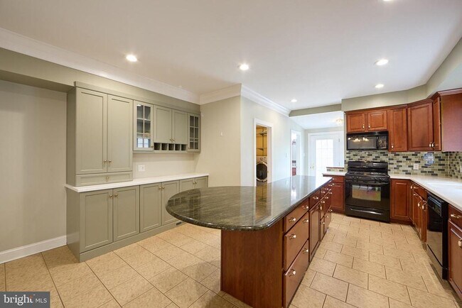 Building Photo - 423 N Orange St