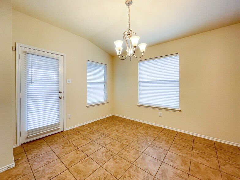 Building Photo - 6632 Burling St