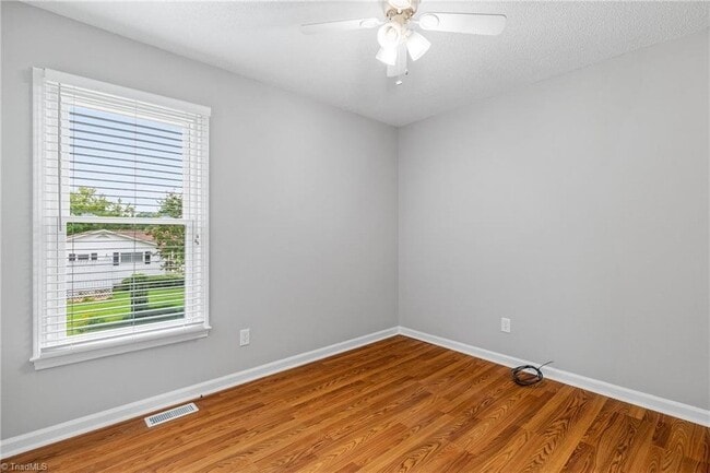 Building Photo - 1326 Cushing St