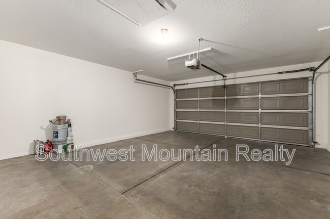 Building Photo - 5526 E Forge Ave