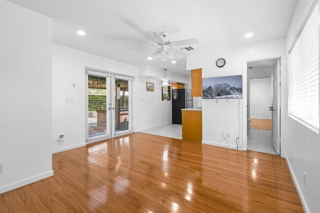 Building Photo - 244 Greymon Dr