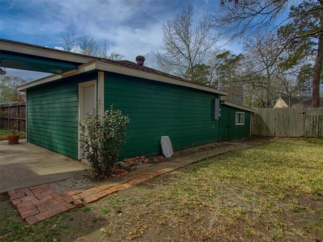 Building Photo - 28903 Twisted Oak Dr