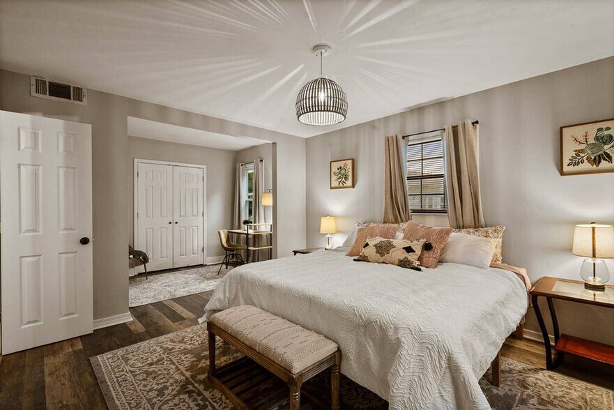 Building Photo - 2 Mead Dr