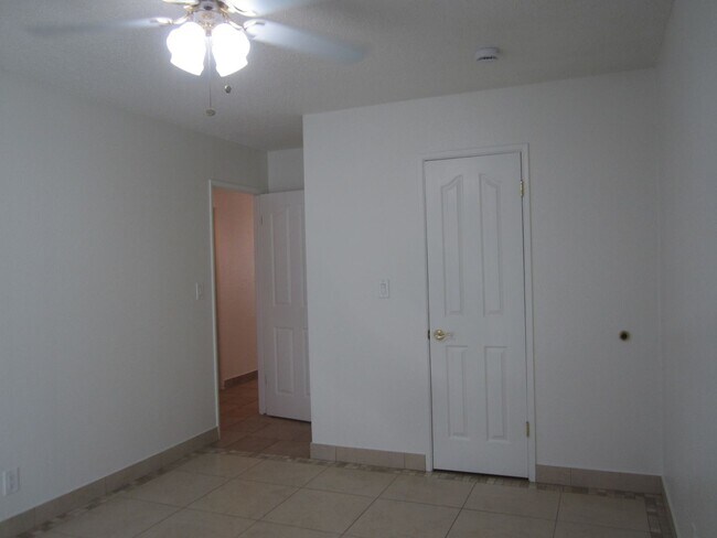 Building Photo - Immaculate 2 Bedroom Loma Linda Duplex