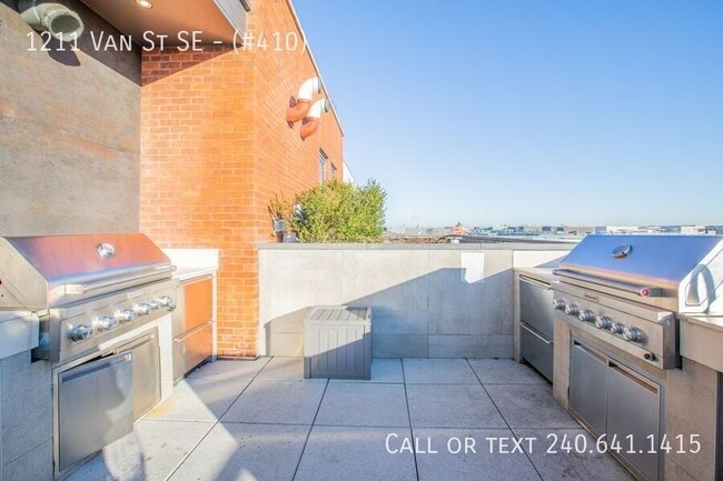 Building Photo - 1211 Van St SE