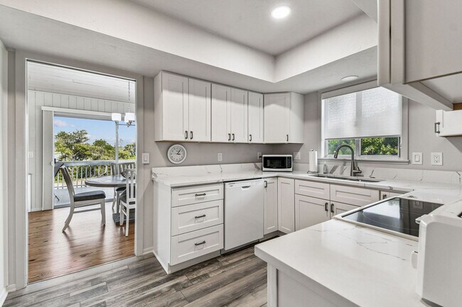 Building Photo - 7745 Manasota Key Rd