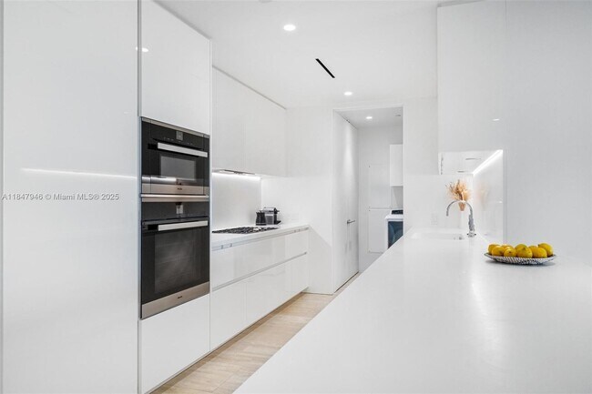 Building Photo - 9001 Collins Ave
