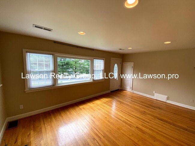Building Photo - Charming South Roanoke Two Bedroom-One Lev...