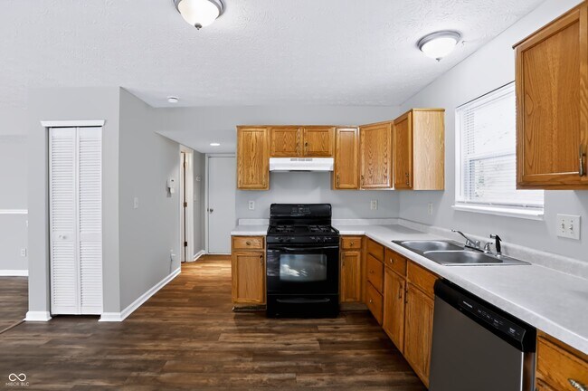 Building Photo - 5439 Lake Boggs St