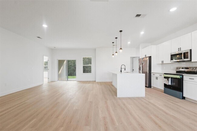 Building Photo - 746 Marion Oaks Manor