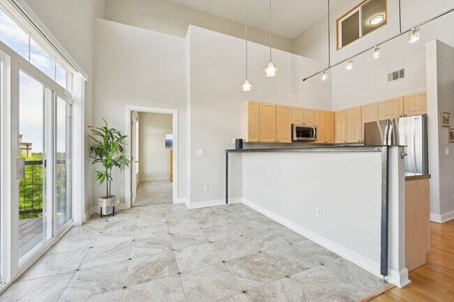 Building Photo - 5677 S Park Pl