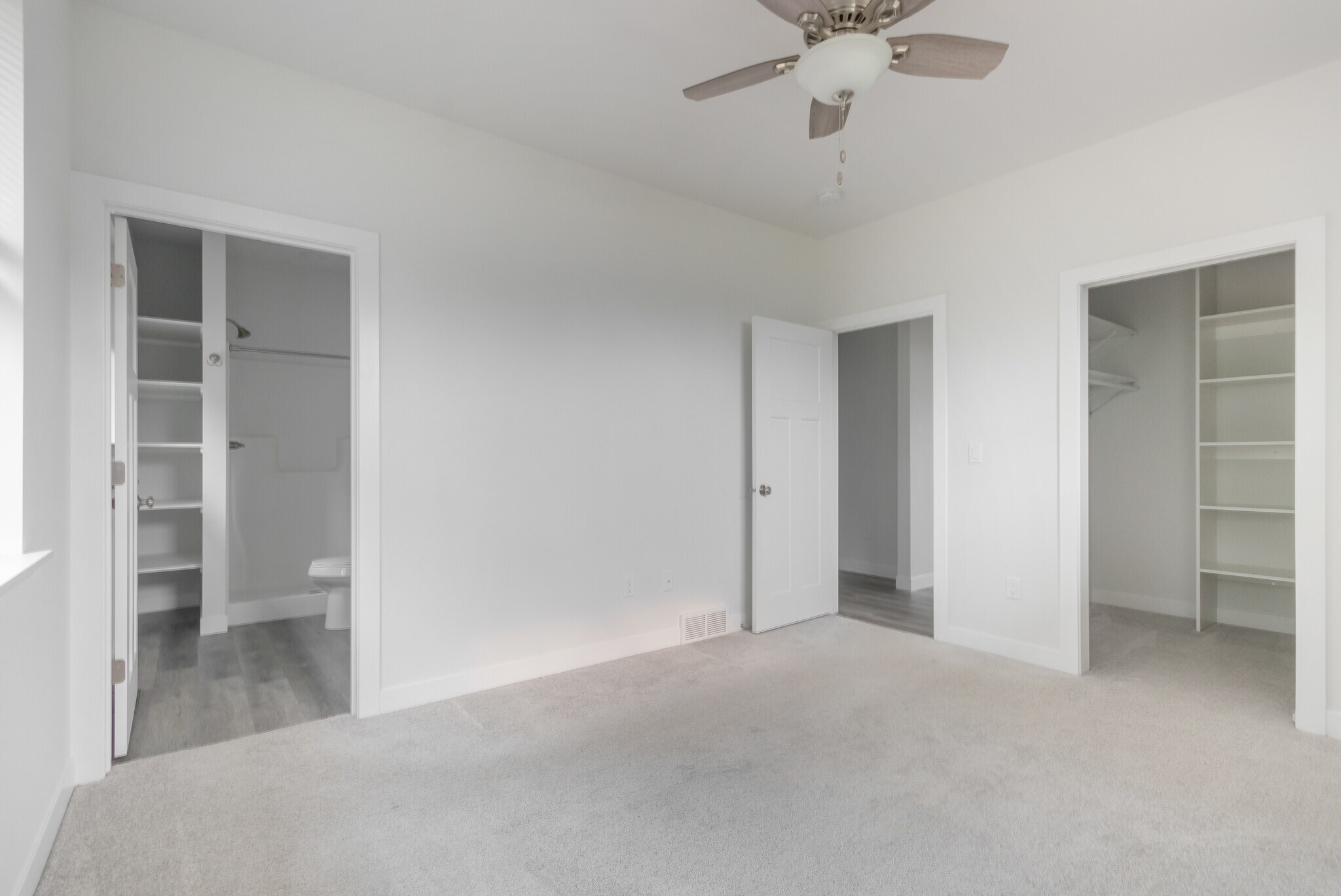Building Photo - 9506 Excalibur Dr