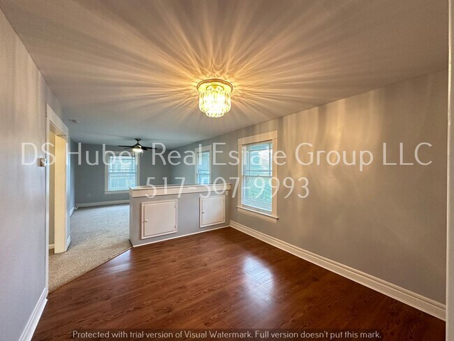 Building Photo - 526 W Hillsdale St