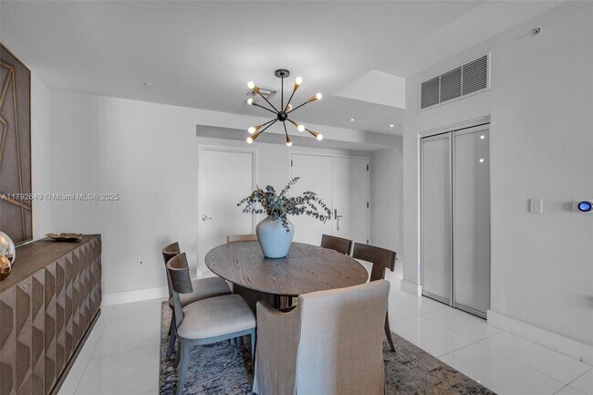 Building Photo - 900 Biscayne Blvd