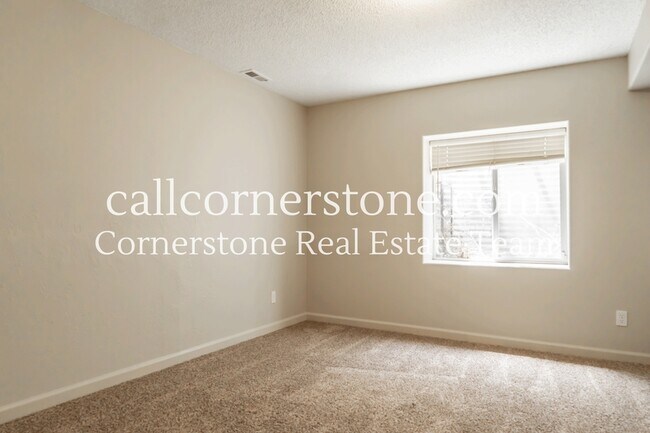 Building Photo - 4640 Kashmire Dr
