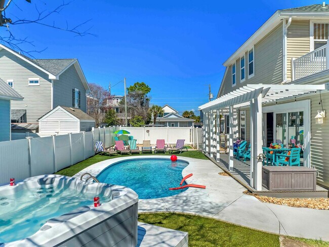 Building Photo - 4456 Luke Ave