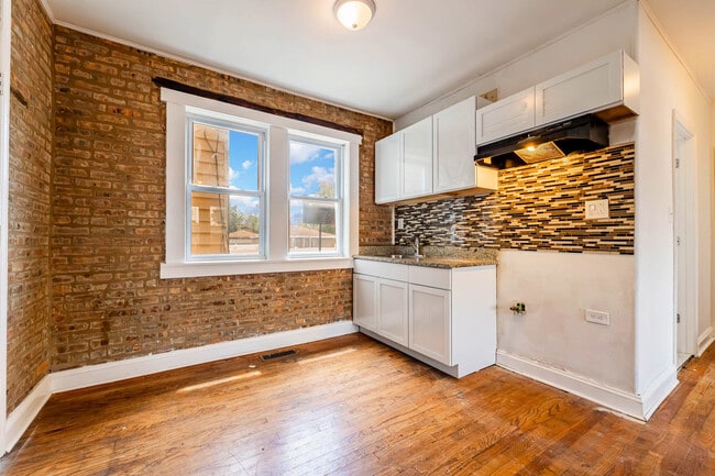 Building Photo - 1633 W 76th St