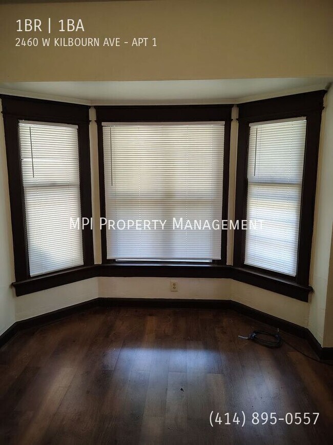 Building Photo - 2460 W Kilbourn Ave