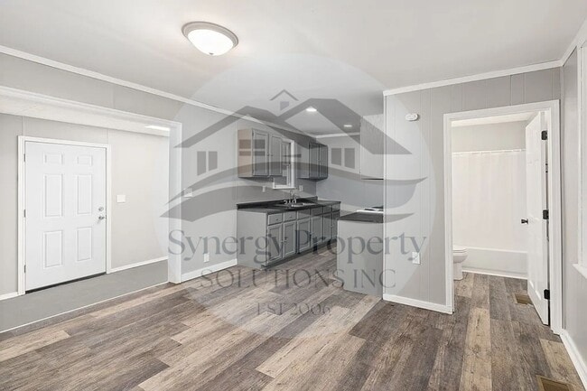 Building Photo - AVAILABLE NOW CRESTLINE HOME