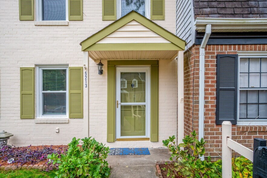 Building Photo - 5213 Clover Hill Dr