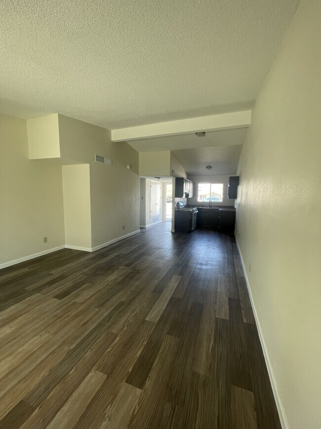 Building Photo - 864 Barandal Dr