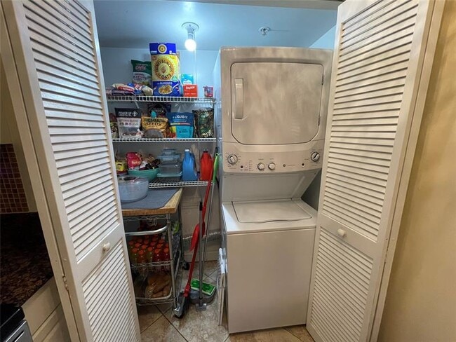 Building Photo - 1341 SE 3rd Ave