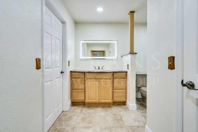 Building Photo - Convenient, Updated, and Plenty of Room fo...